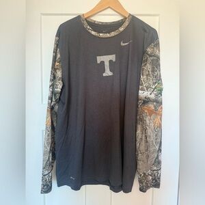 Nike Men's Black and Camouflage Long Sleeve Shirt